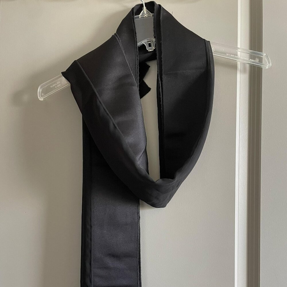 Black Silk Scarf – Elegance and Sophistication
